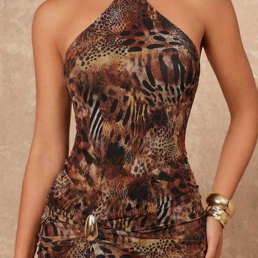 Elegant Halter Neck Maxi Dress - Picture 4 of 4